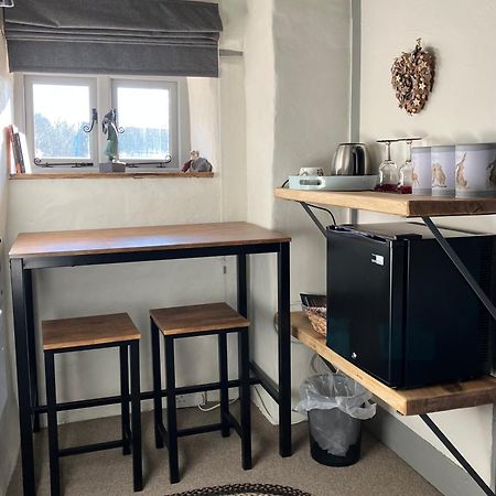 コーウェン Hares Hideaway At Coed Moelfa Bed & Breakfast エクステリア 写真