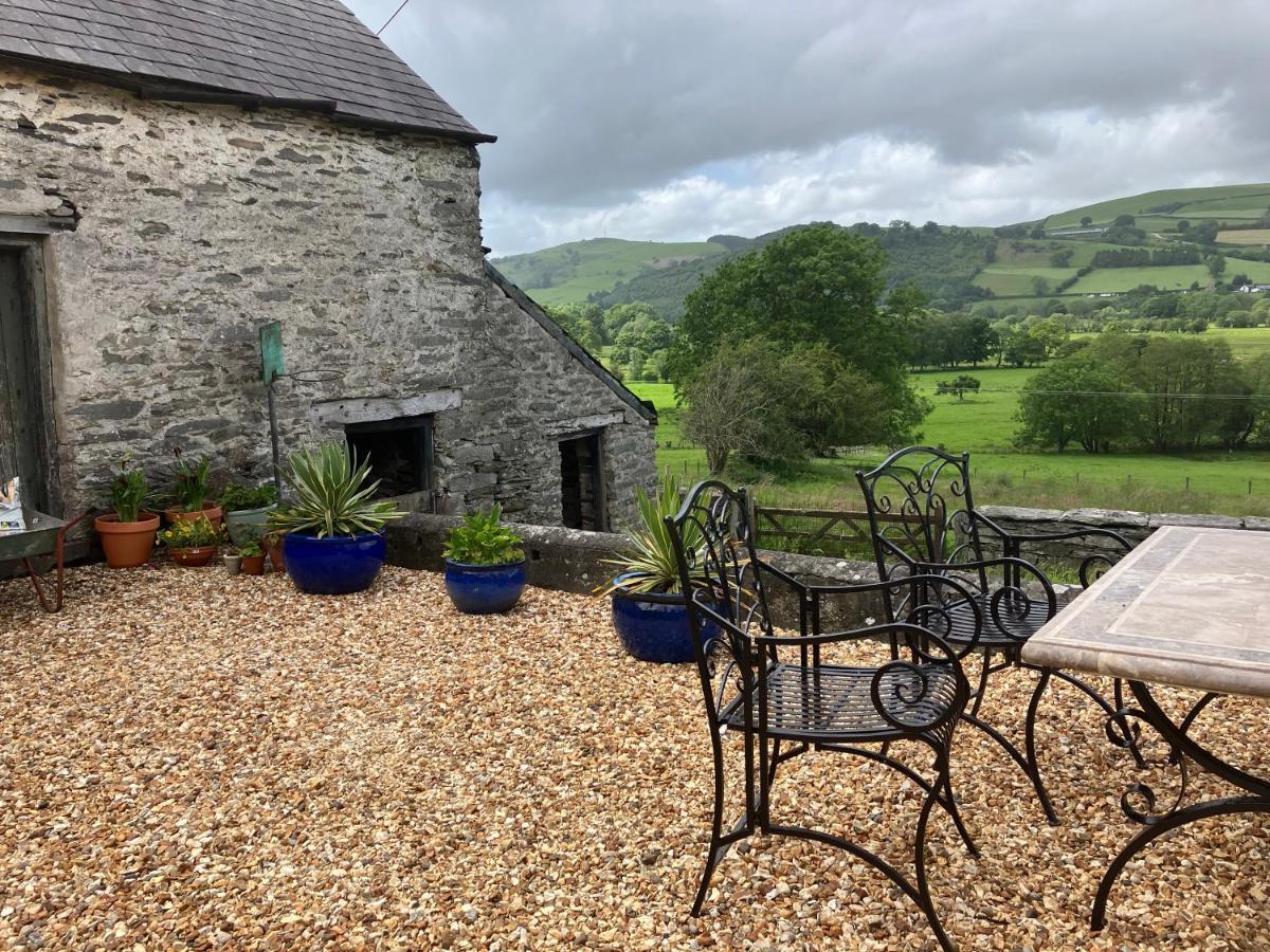 コーウェン Hares Hideaway At Coed Moelfa Bed & Breakfast エクステリア 写真