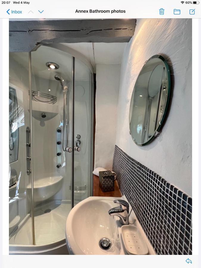 コーウェン Hares Hideaway At Coed Moelfa Bed & Breakfast エクステリア 写真