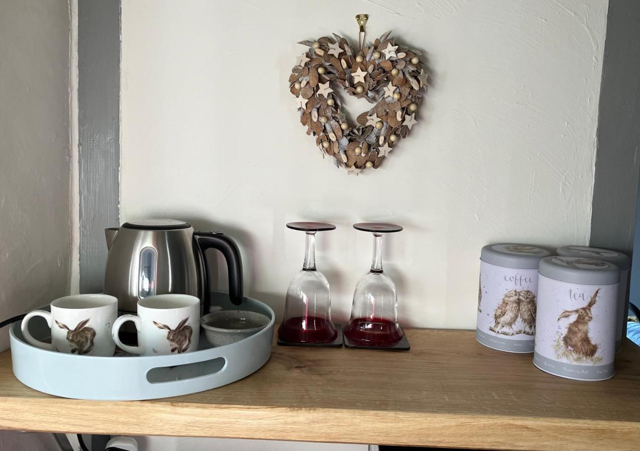 コーウェン Hares Hideaway At Coed Moelfa Bed & Breakfast エクステリア 写真